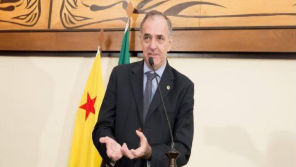 Deputado Luís Tchê solicita que acadêmicos da saúde na linha de frente do combate à pandemia sejam vacinados