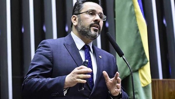 Alan Rick solicita do governo federal contratação de profissionais pelo Programa Mais Médicos e recebe sinal positivo