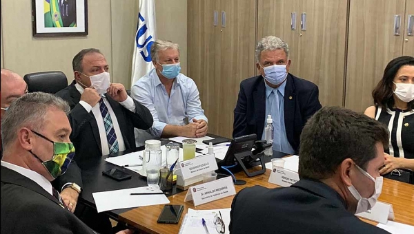 Pazuello, enfim, recebe a bancada do Acre e coloca aviões à disposição para transporte de pacientes com covid-19 no estado