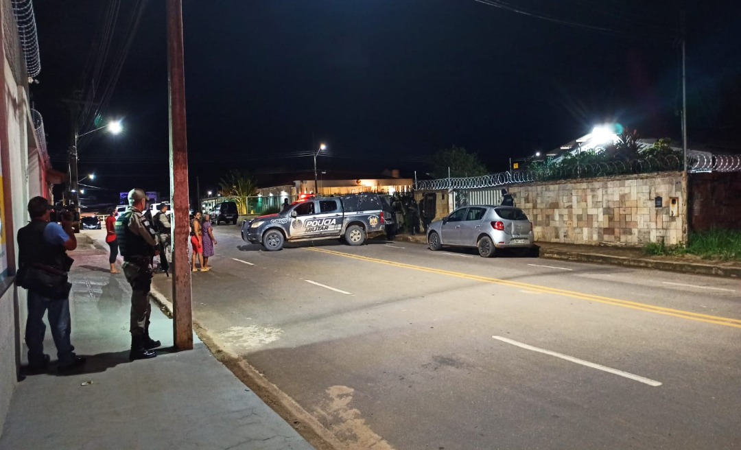 Família é feita refém por três criminosos que se passavam por corretores de imóveis