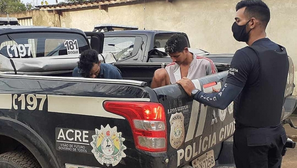 Em operação no Bujari, Polícia Civil conduz nove pessoas, apreende drogas, armas e munições