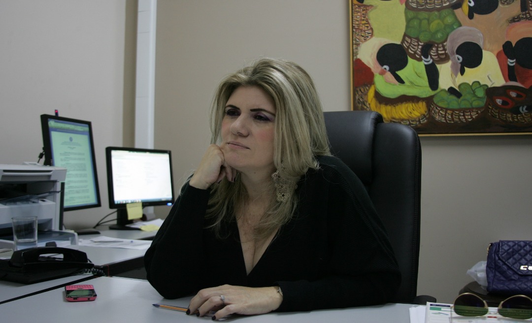 Promotora alerta para punição pesada a quem fura fila de vacinação 