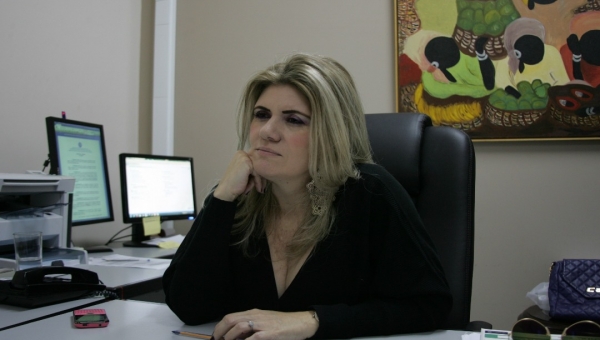 Promotora alerta para punição pesada a quem fura fila de vacinação 