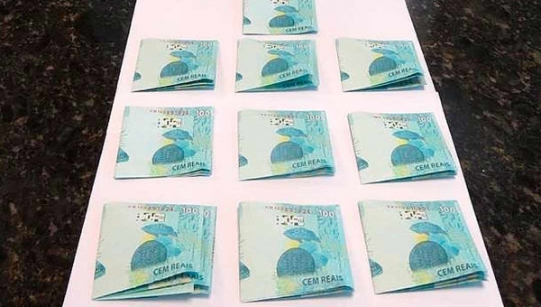 Mulher é presa pela PF recebendo correspondência com cédulas falsificadas