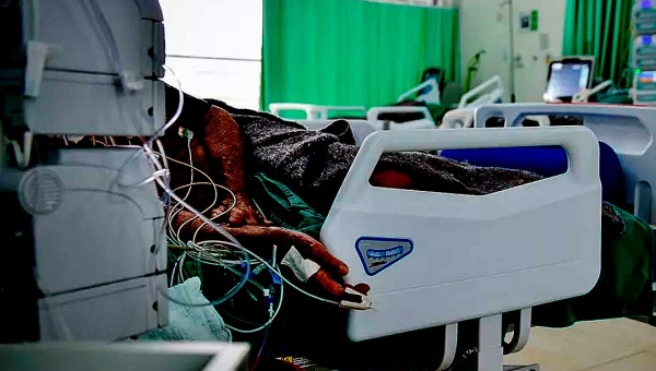 "Não existem mais vagas nas UTIs do Into, do Huerb, do Hospital do Juruá e hospitais particulares", informa Sindmed