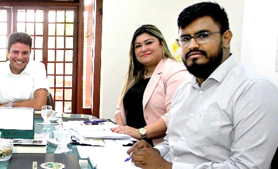 Ex-secretário de Gladson Cameli volta ao cenário político e costura candidatura a deputado federal