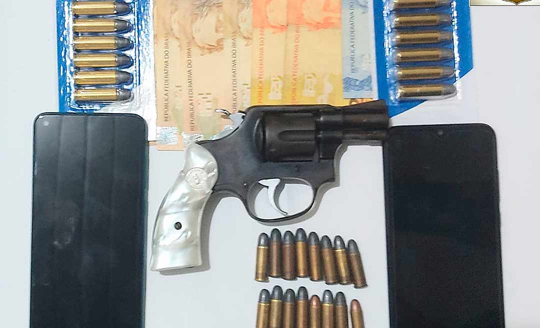 Forças de segurança prendem suspeito com arma de fogo e munições