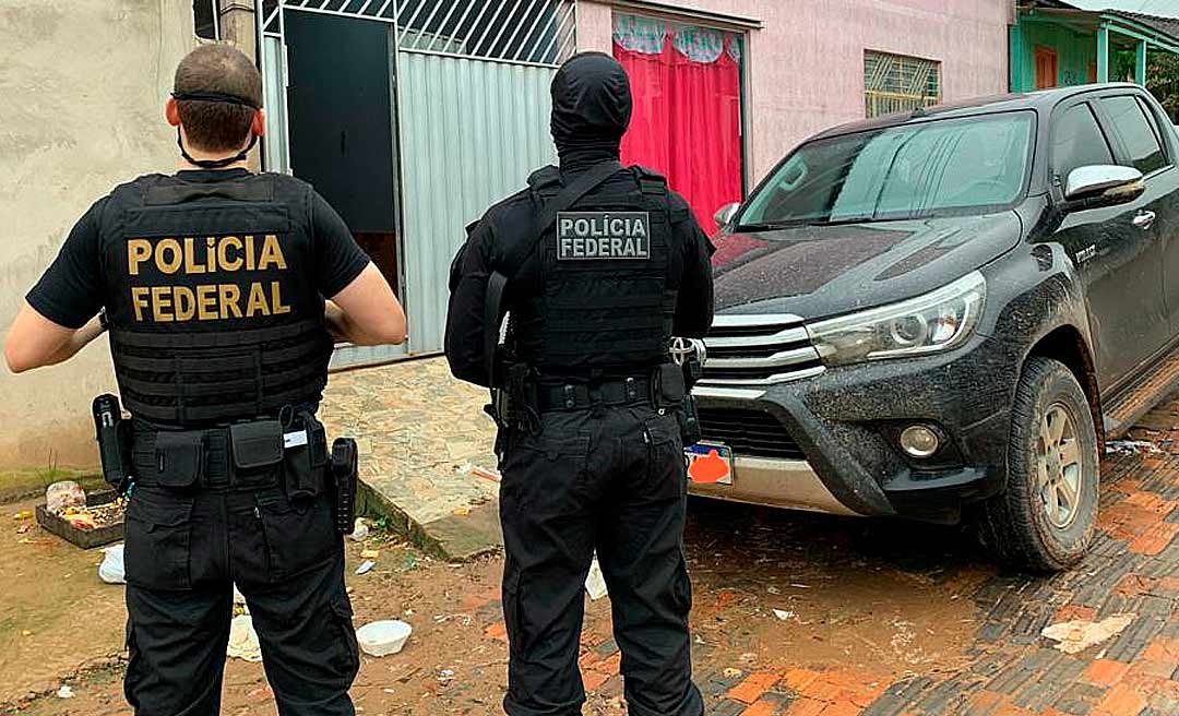 PF prende uma pessoa e investiga três comerciantes acusados de retenção de cartões de benefícios sociais