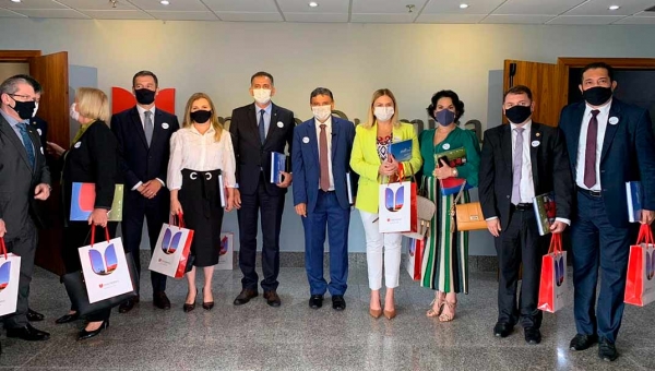 MPAC acompanha visita a empresa farmacêutica que produzirá vacina Sputnik V