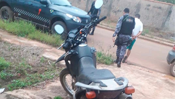 Suspeito de matar homem e queimar cadáver em uma casa em Acrelândia é preso em Rondônia