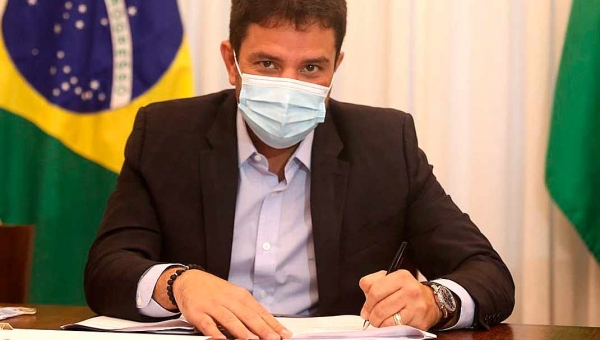 Gladson Cameli assina o pacto dos governadores para unificar medidas contra a Covid-19 no país