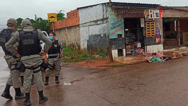 Filho rasga a camisa de facção e pai é morto em sinal de vingança na Baixada da Sobral