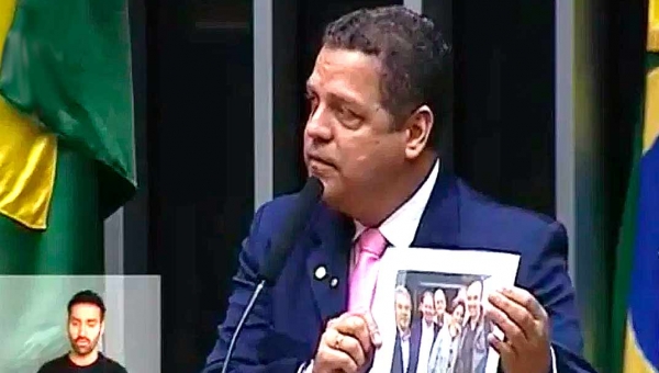 “A gente fica com um gosto de impunidade contido na garganta”, diz Rocha sobre Lula e decisão de Fachin