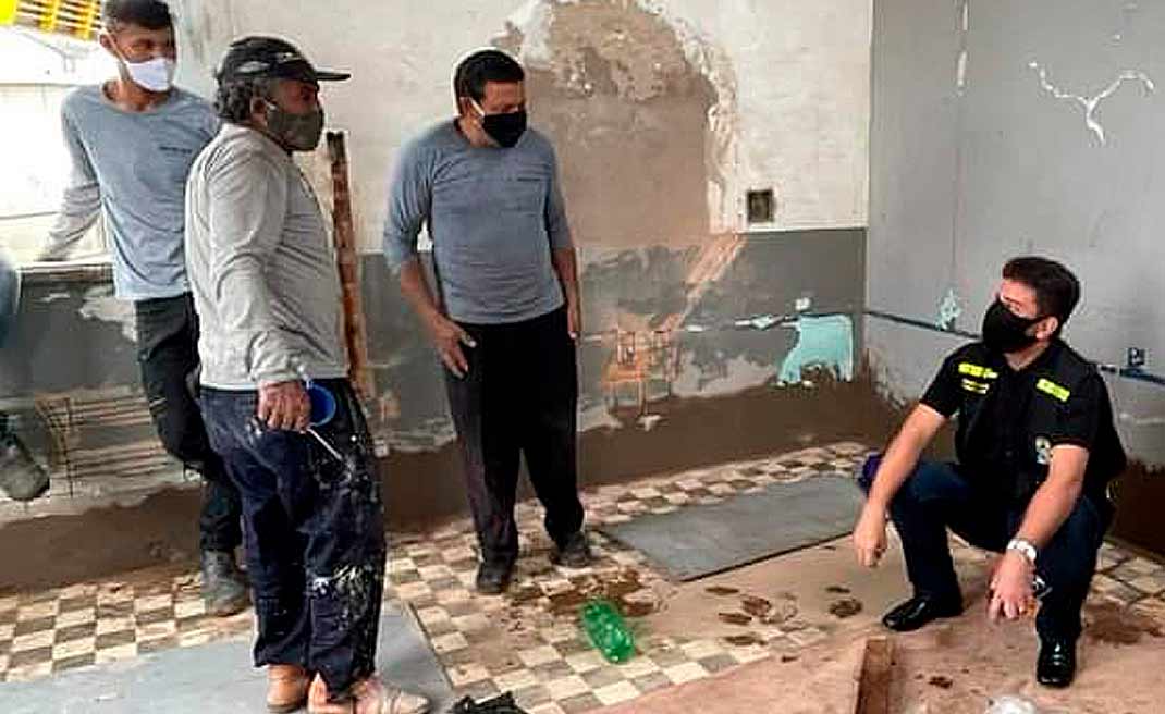 Gladson vistoria unidade em construção ao lado Into, que vai atender pacientes com covid-19