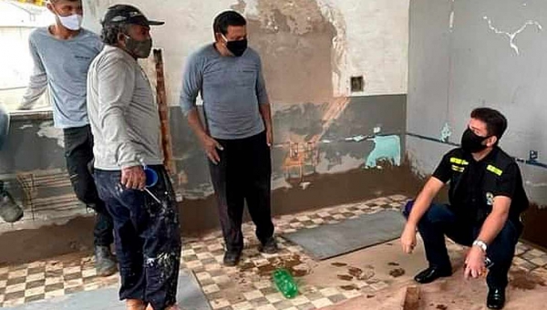 Gladson vistoria unidade em construção ao lado Into, que vai atender pacientes com covid-19