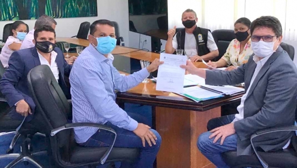 Prefeito de Epitaciolândia será obrigado a reembolsar servidores da Educação, decide TCE