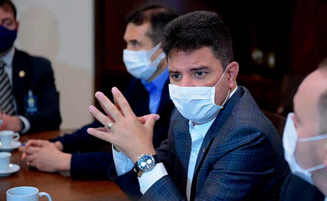 "Eu criei a Delegacia Anticorrupção e apoio todas as ações por transparência", diz Gladson sobre operação na Educação