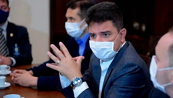 "Eu criei a Delegacia Anticorrupção e apoio todas as ações por transparência", diz Gladson sobre operação na Educação