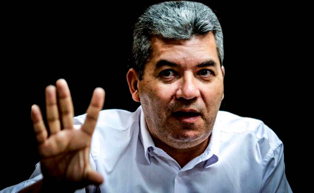 Com os dias contados na Educação, Mauro Sérgio nega que pediu afastamento