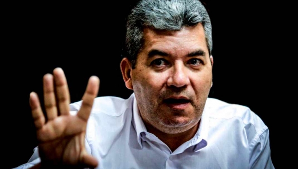 Com os dias contados na Educação, Mauro Sérgio nega que pediu afastamento