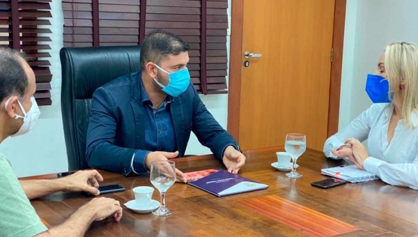 Durante visita de cortesia na Aleac, Depasa anuncia perfuração de 5º poço para abastecimento de água em Cruzeiro do Sul