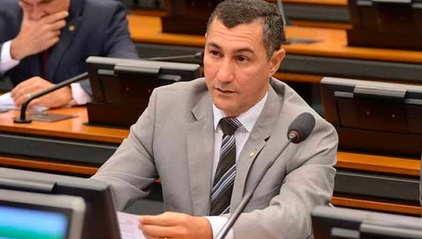 Jesus Sérgio apresenta emenda para auxílio emergencial continuar de R$ 600 e R$ 1.200 para mulheres chefes de família