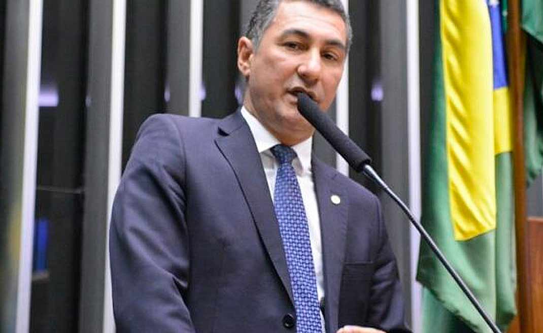 Jesus Sérgio sugere ao Ministro da Saúde prioridade na vacinação de bancários, professores, policiais e outras categorias