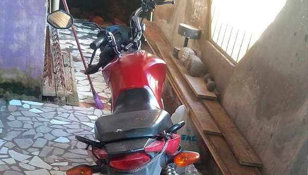 Agentes da Polícia Civil recuperam motocicleta roubada e prendem receptador