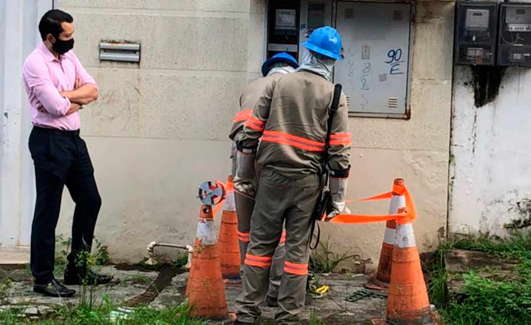 Câmara caloteira não paga a conta e Energisa corta de novo a luz de gabinete de vereador