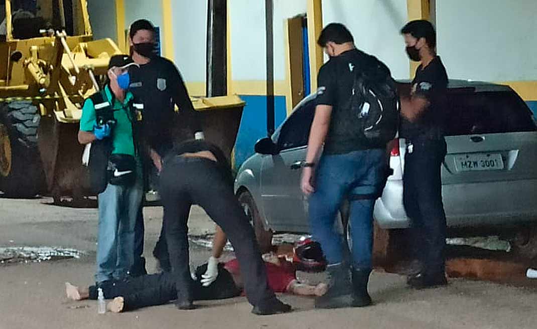 Assaltante vai roubar posto de gasolina, é surpreendido por cliente armado e morto com tiro na cabeça