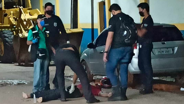 Assaltante vai roubar posto de gasolina, é surpreendido por cliente armado e morto com tiro na cabeça
