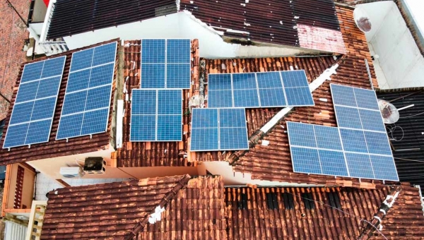 Engenheiro explica as vantagens da aquisição de placas solares para geração de energia elétrica