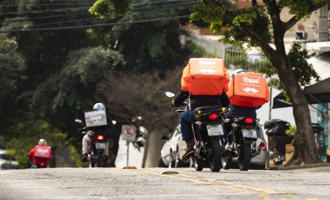 Decreto é alterado e motoboys e motoristas de aplicativo poderão abastecer nos fins de semana e feriados