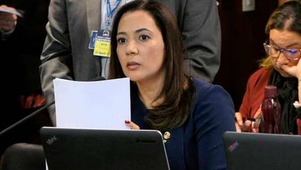 Com mandato pelo Acre, Mailza contrata empresa do Paraná para administrar redes sociais