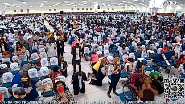 Após liberação do STF, culto da Igreja Mundial reúne fiéis; veja vídeo