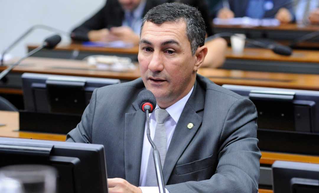 Jesus Sérgio solicita ao Ministério da Saúde a contratação de mais médicos para o Acre