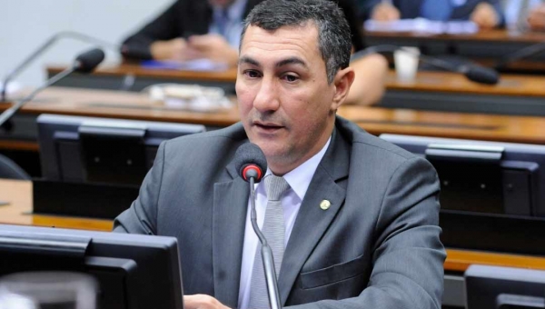 Jesus Sérgio solicita ao Ministério da Saúde a contratação de mais médicos para o Acre