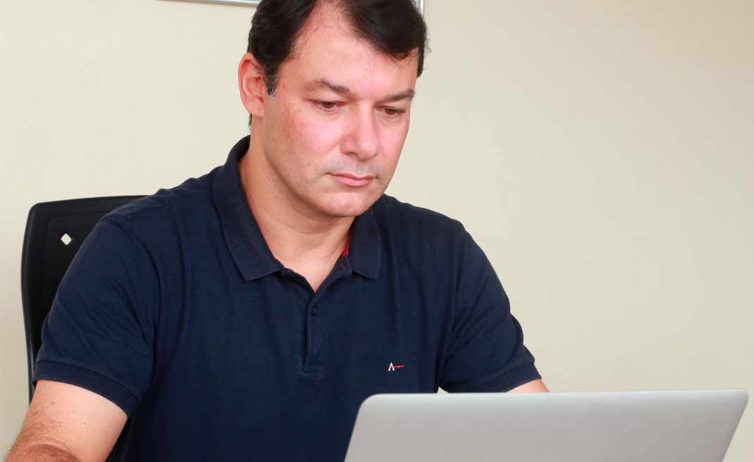 Governo do Acre poderia prorrogar o prazo do pagamento do IPVA, diz Roberto Duarte