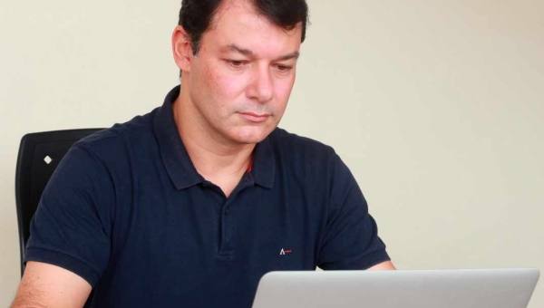 Governo do Acre poderia prorrogar o prazo do pagamento do IPVA, diz Roberto Duarte