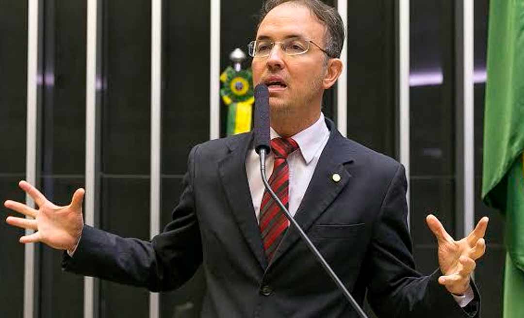 Leo de Brito pede extinção de auxílio de saúde e alimentação para parlamentares