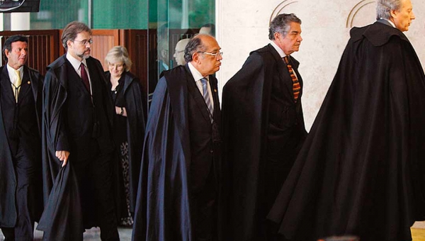 STF decide que Estados e municípios podem restringir cultos