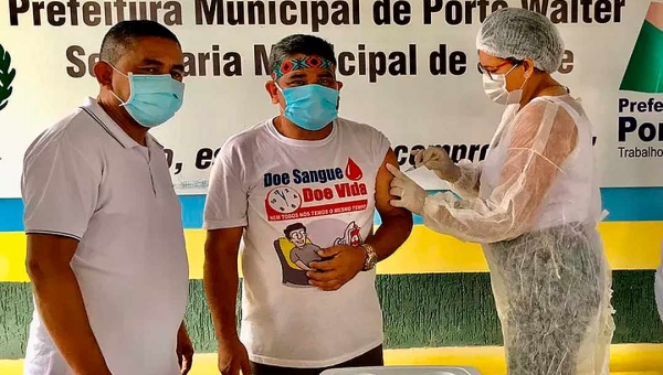 Porto Walter inicia vacinação de pessoas com idade a partir de 35 anos