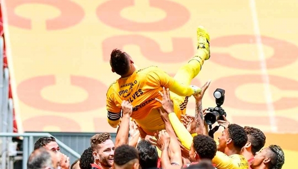 Flamengo bate o Palmeiras nos pênaltis e é campeão da Supercopa