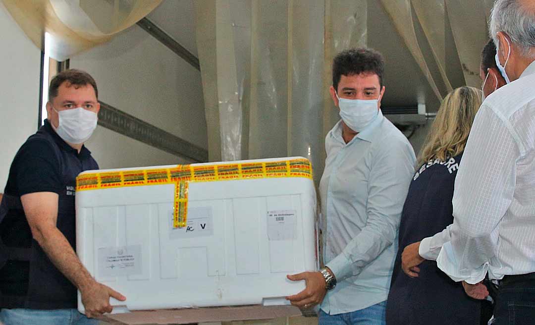 Sesacre diz que distribuiu 164.760 vacinas aos municípios e anuncia mutirões para acelerar vacinação