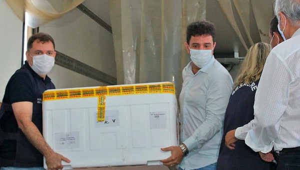 Sesacre diz que distribuiu 164.760 vacinas aos municípios e anuncia mutirões para acelerar vacinação