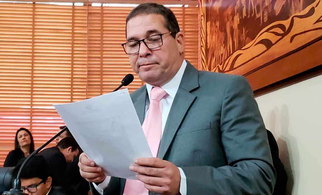 CCJ suspende processo contra Chico Viga que tramita na Justiça Eleitoral, enquanto ele permanecer no mandato