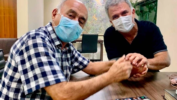 Comemorando união no PP, assessor de Gladson alfineta Petecão e dispara: “é pra triturar os moedores”