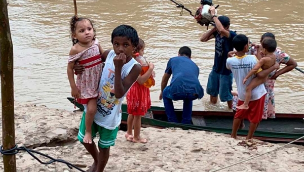 Às margens do rio Liberdade, famílias sofrem sem saúde pública, incentivo à produção e abandono