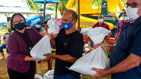 Vanda Milani participa do lançamento da safra de feijão e garante apoio para produção de grãos em Plácido de Castro