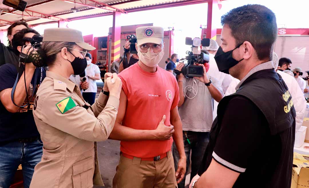 Associação dos militares diz que decisão da Justiça que suspende vacinação é ultrajante e constrangedora